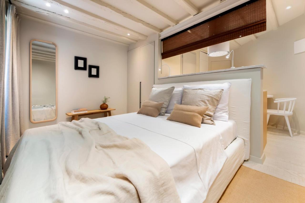 Calnova Suites Rovigno Esterno foto