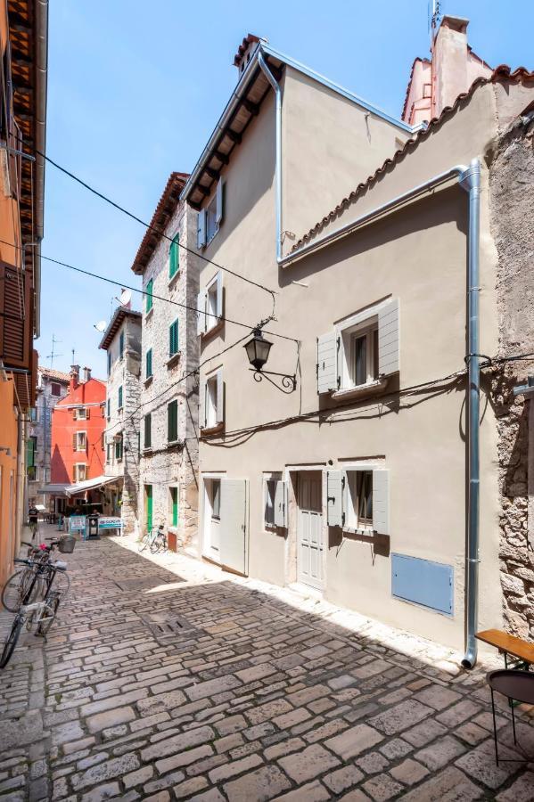 Calnova Suites Rovigno Esterno foto